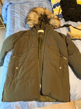 Zara Olive Green Hooded Puffer Jacket with Faux Fur Trim